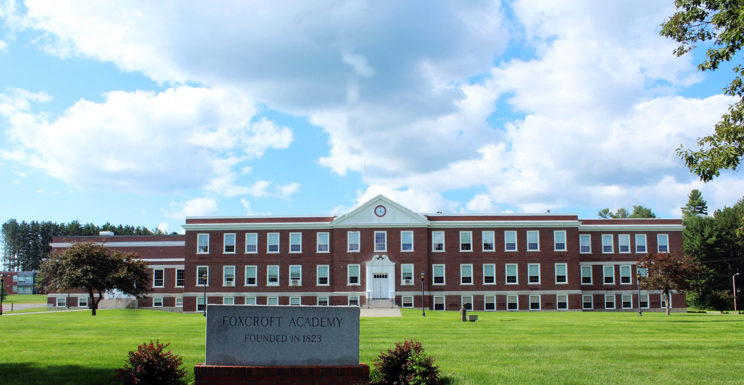 Fasáda. Foxcroft Academy. MSM Academy